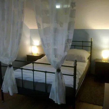 Dom Pod Sosnami Traditional Wooden Dacha, Private Pool, Possibility Of Sleeping 10 Siewierz